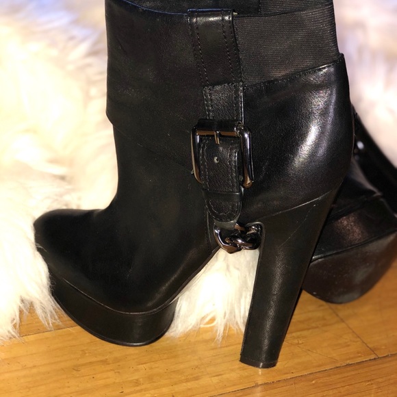 HOT LEATHER AND CHAIN DONALD J PLINER BOOTIES - Picture 6 of 8